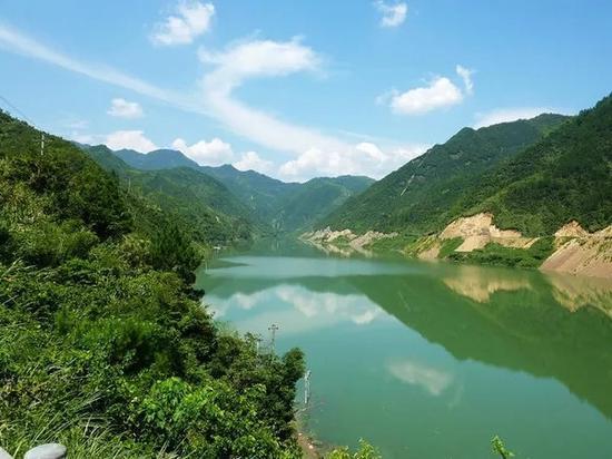 萨内谈与别利察冲突：我当时只想快速捡球开启进攻，我不会记恨他